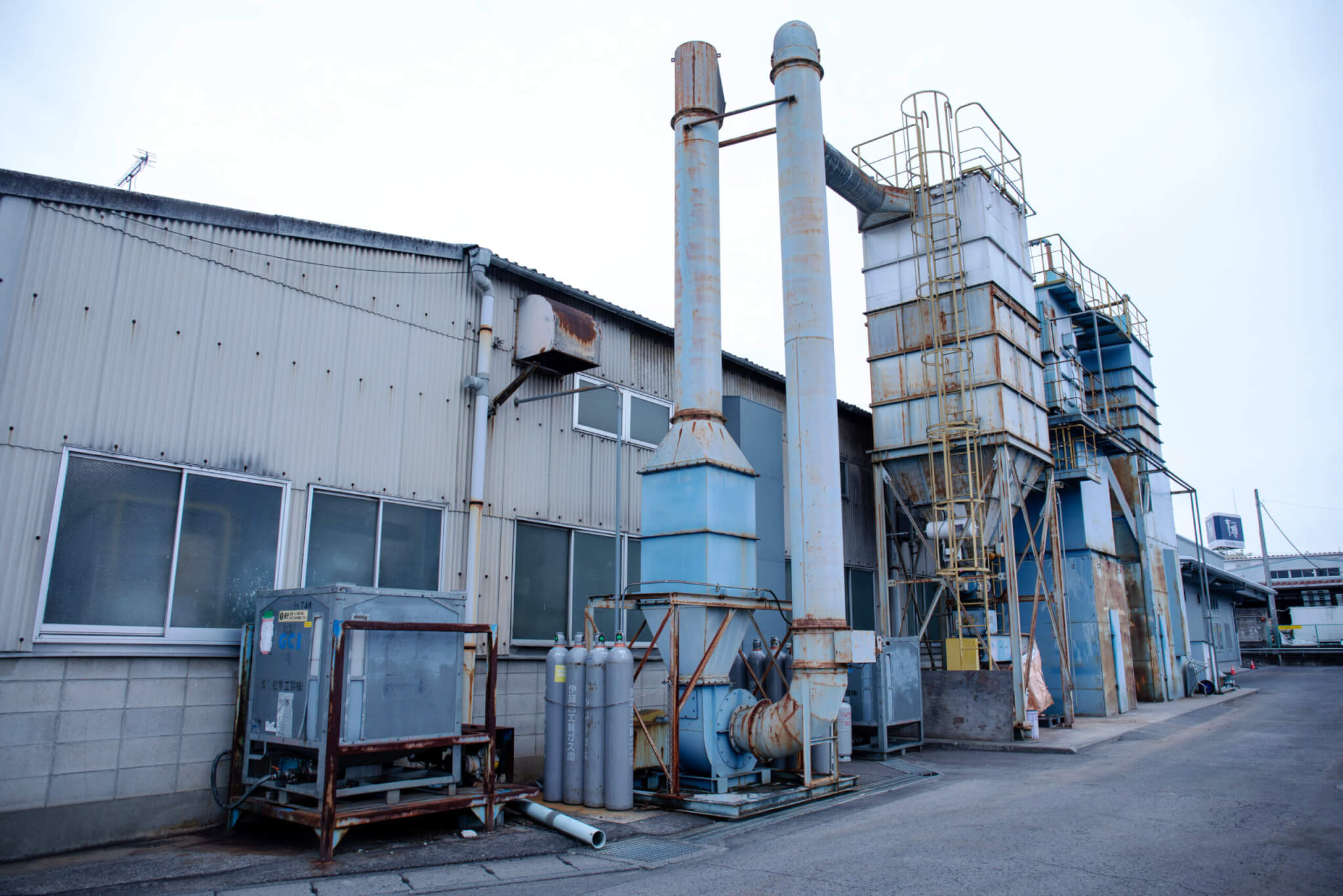 砂再生設備 タワー型有機自硬性砂リサイクル設備 (新東工業製)